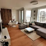 View From 27th Floor, Free Parking, Keyless דירה *