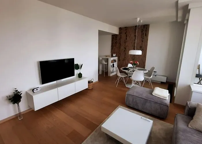 View From 27th Floor, Free Parking, Keyless *