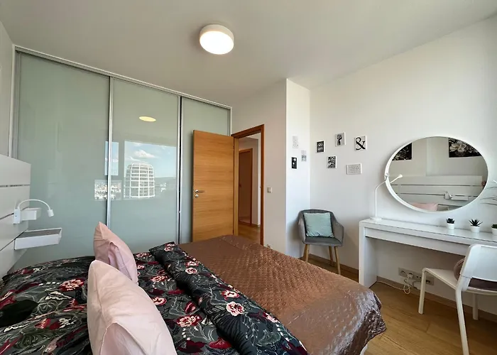 View From 27th Floor, Free Parking, Keyless Apartament