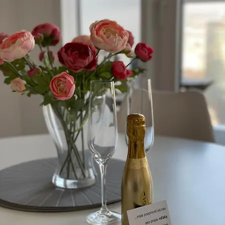 Apartament View From 27th Floor, Free Parking, Keyless Bratysława