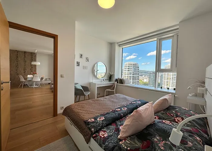 View From 27th Floor, Free Parking, Keyless Bratysława